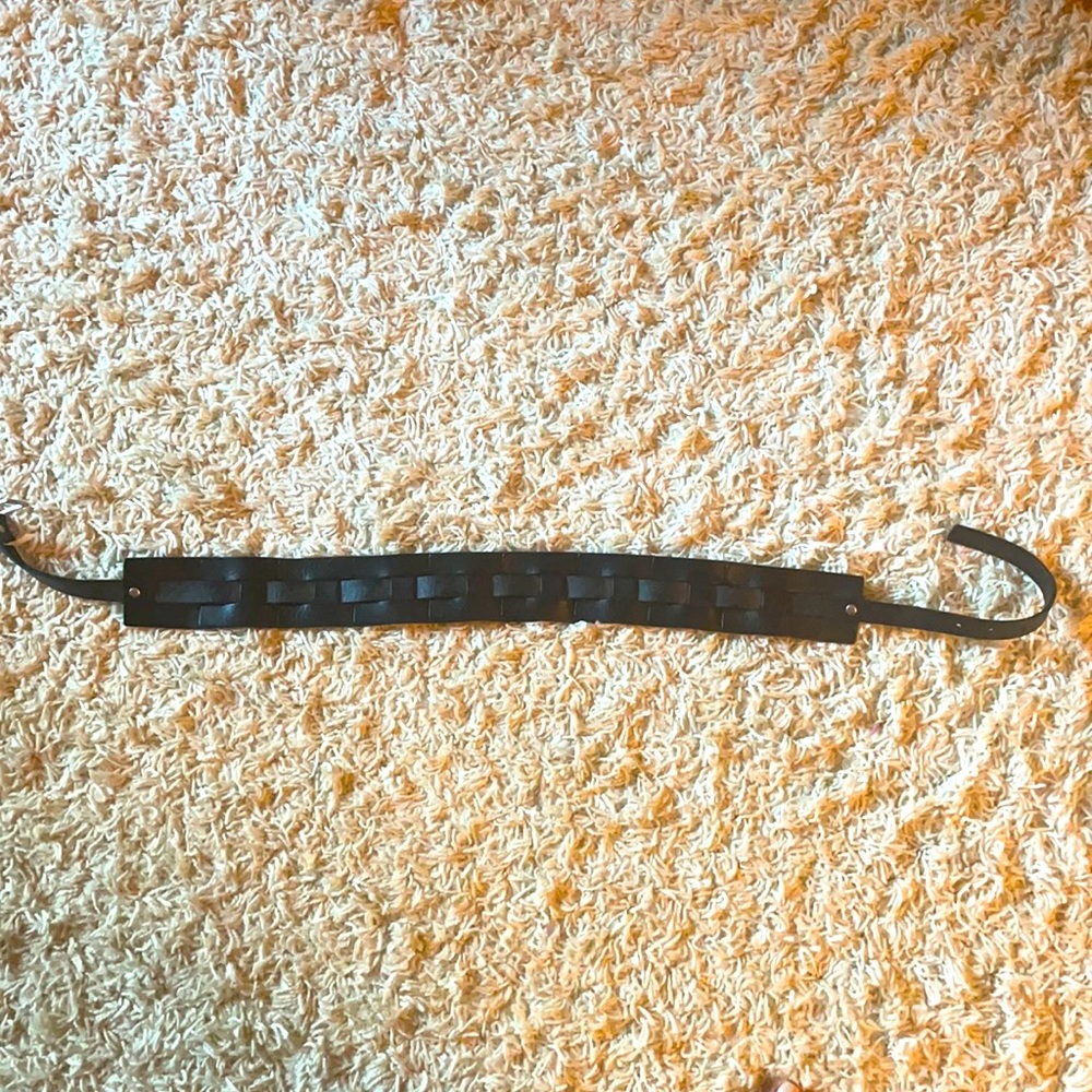 Black leather belt, size medium